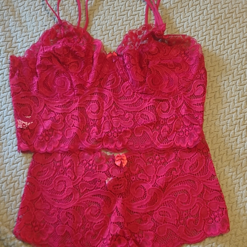 Elegant Pink Lace Lingerie Set